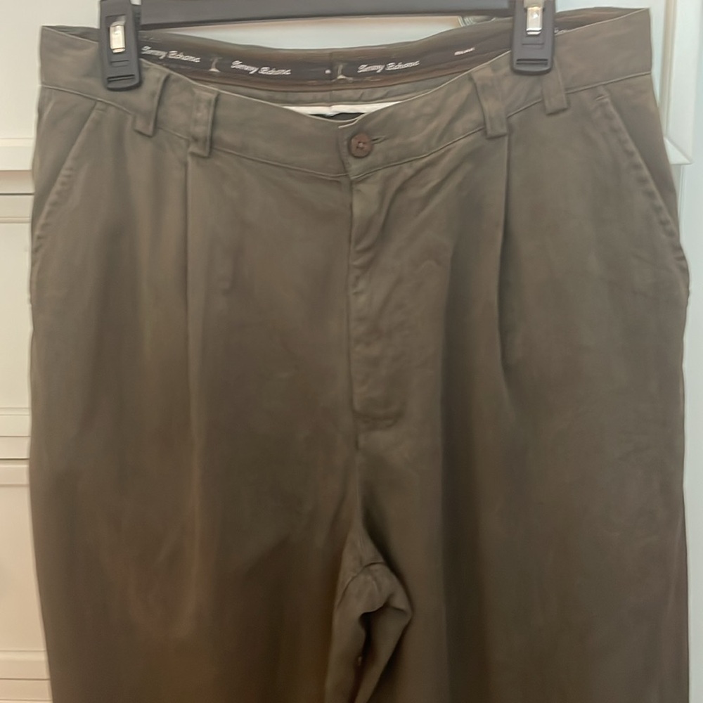 3 for $25! Tommy Bahama Men's Khaki SILK Chino pants,
Size 33 - Picture 7 of 9